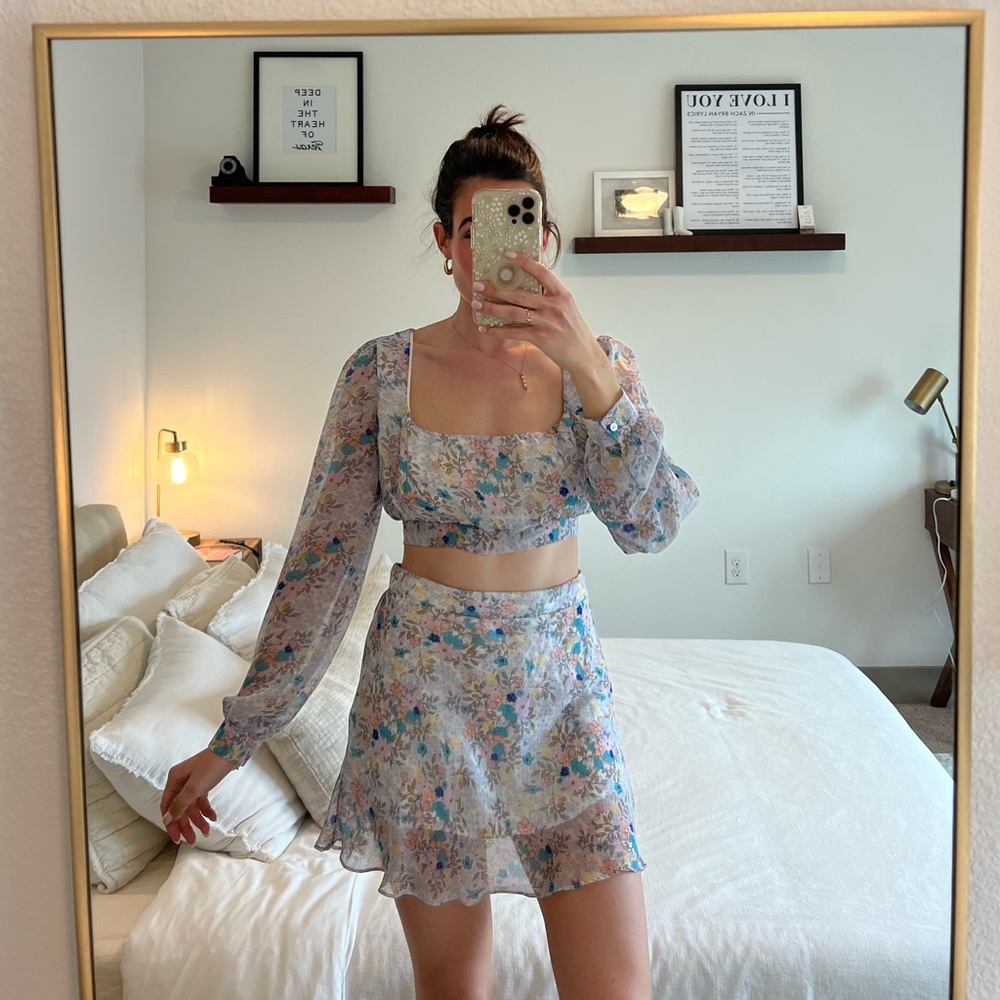 Two piece Cloud ten blue flower set